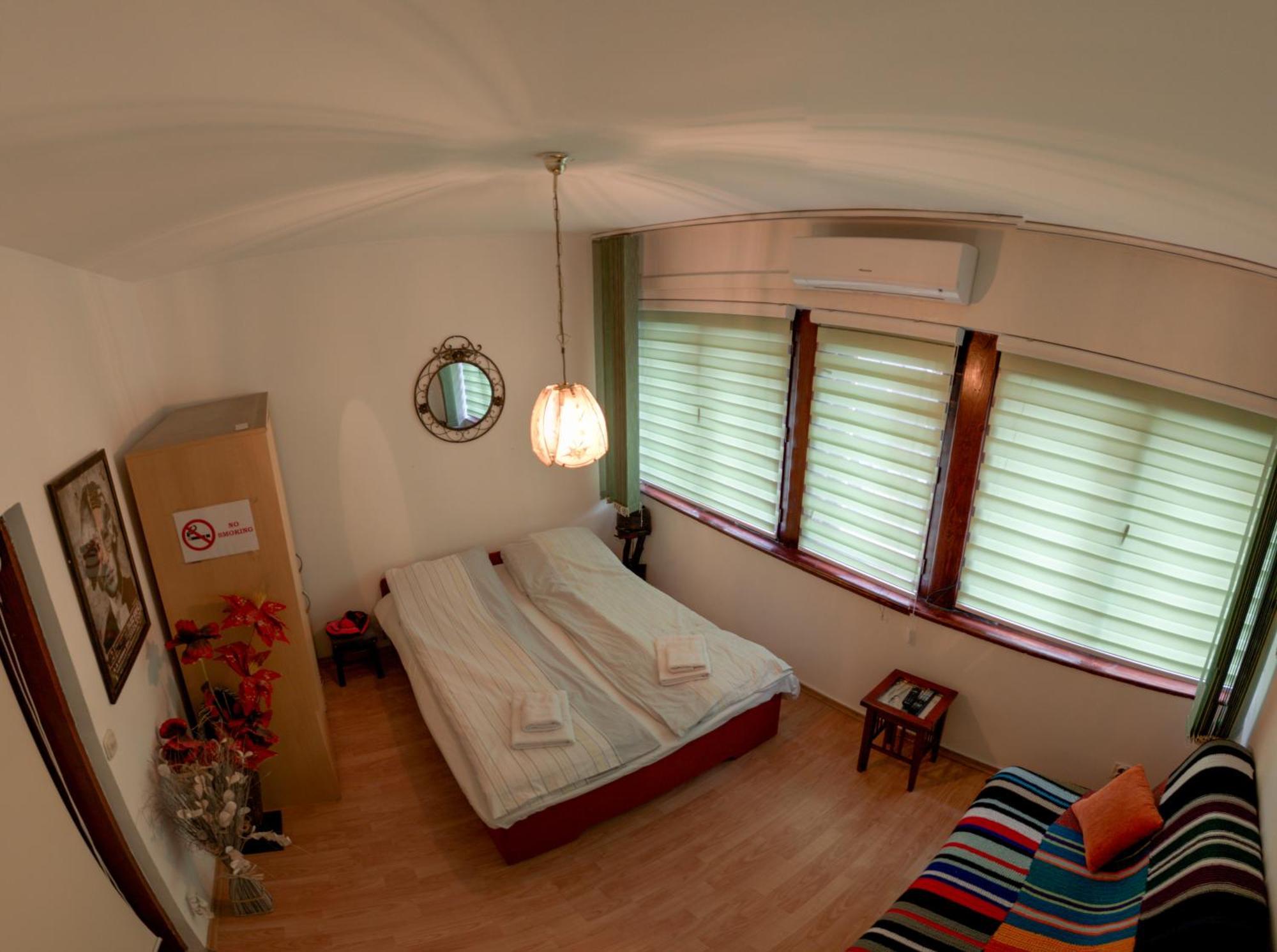 Pink Houdini * Sarajevo