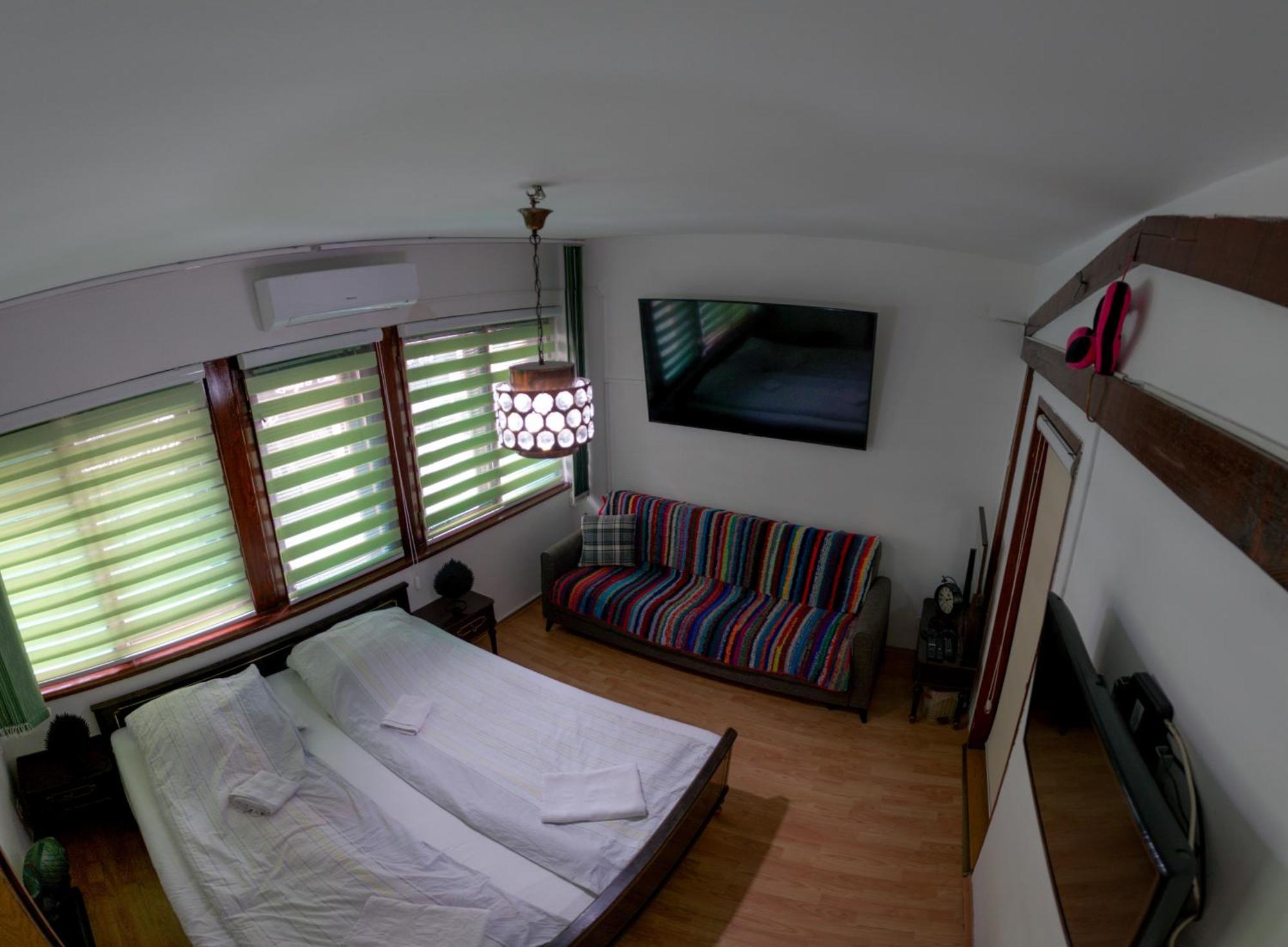 Apartment Pink Houdini *