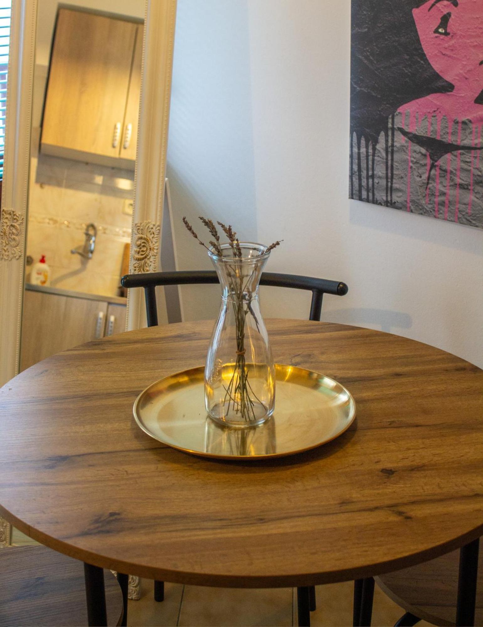 Pink Houdini Apartment *